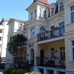 Admiral Ii Bed & Breakfast 3*