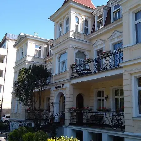 Admiral Ii Bed & Breakfast *