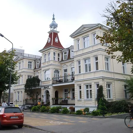 Bed & Breakfast Admiral Ii *
